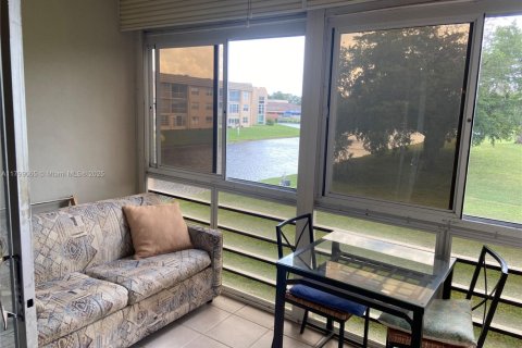 Copropriété à vendre à Sunrise, Floride: 1 chambre, 69.68 m2 № 1861499 - photo 1