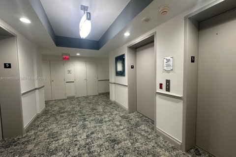Apartamento en alquiler en Hollywood, Florida, 2 dormitorios, 167.22 m2 № 2091319 - foto 13