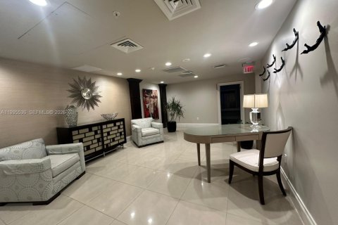 Apartamento en alquiler en Hollywood, Florida, 2 dormitorios, 167.22 m2 № 2091319 - foto 11