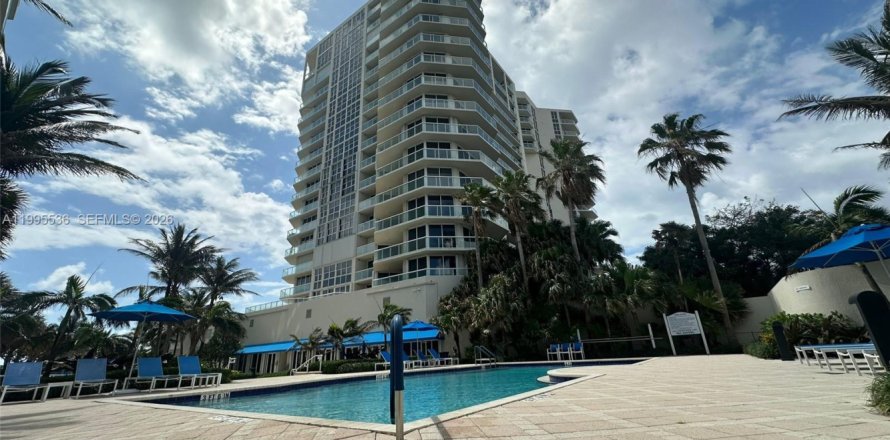 Apartamento en Hollywood, Florida 2 dormitorios, 167.22 m2 № 2091319