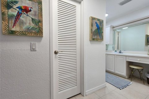 Снять в аренду кондоминиум в Холливуд, Флорида 2 спальни, 107.77м2, № 1936010 - фото 15