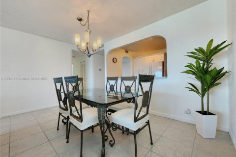 Снять в аренду кондоминиум в Холливуд, Флорида 2 спальни, 107.77м2, № 1936010 - фото 9