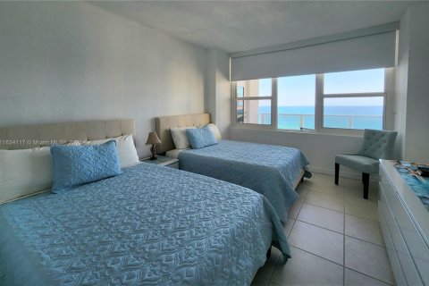 Снять в аренду кондоминиум в Холливуд, Флорида 2 спальни, 107.77м2, № 1936010 - фото 18