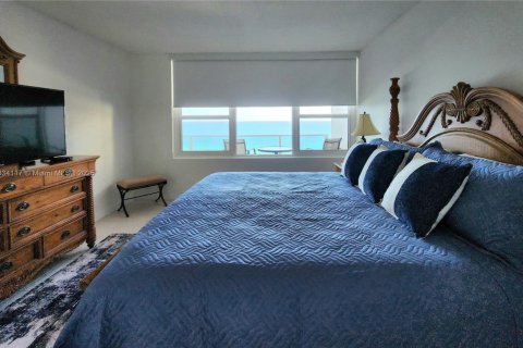 Снять в аренду кондоминиум в Холливуд, Флорида 2 спальни, 107.77м2, № 1936010 - фото 14