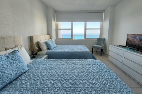 Снять в аренду кондоминиум в Холливуд, Флорида 2 спальни, 107.77м2, № 1936010 - фото 17