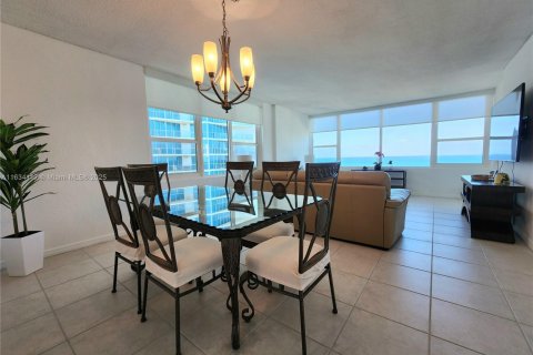 Снять в аренду кондоминиум в Холливуд, Флорида 2 спальни, 107.77м2, № 1936010 - фото 7