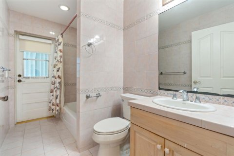 Купить виллу или дом в Майами, Флорида 3 спальни, 156.63м2, № 1926332 - фото 20