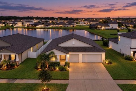 House in Riverview, Florida 4 bedrooms, 237.55 sq.m. № 2410068