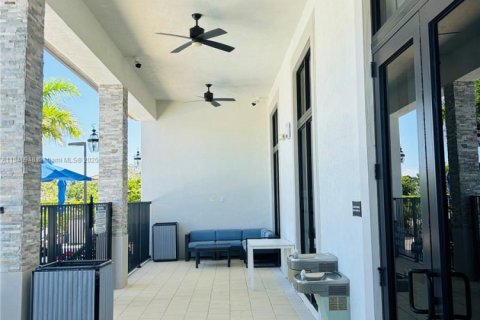 Townhouse in Miami, Florida 3 bedrooms, 123.37 sq.m. № 1890423 - photo 8