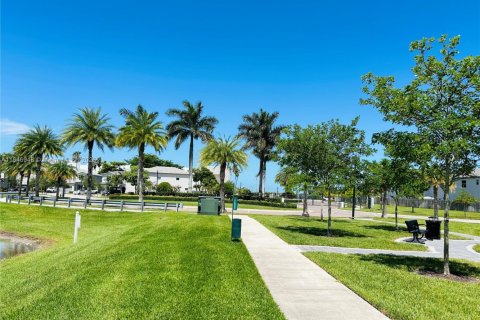 Townhouse in Miami, Florida 3 bedrooms, 123.37 sq.m. № 1890423 - photo 14