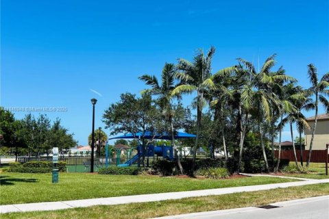 Townhouse in Miami, Florida 3 bedrooms, 123.37 sq.m. № 1890423 - photo 16