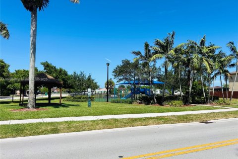 Townhouse in Miami, Florida 3 bedrooms, 123.37 sq.m. № 1890423 - photo 15