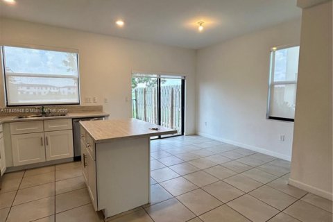 Townhouse in Miami, Florida 3 bedrooms, 123.37 sq.m. № 1890423 - photo 19
