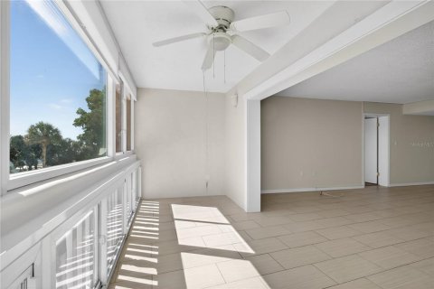 Condo in Mount Dora, Florida, 3 bedrooms № 2148041 - photo 11