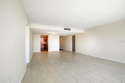 Condo in Mount Dora, Florida, 3 bedrooms № 2148041 - photo 10