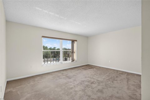 Condo in Mount Dora, Florida, 3 bedrooms № 2148041 - photo 15