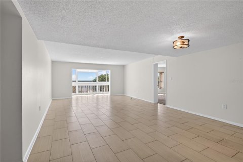 Condo in Mount Dora, Florida, 3 bedrooms № 2148041 - photo 5