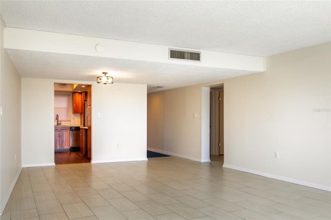 Condo in Mount Dora, Florida, 3 bedrooms № 2148041 - photo 9