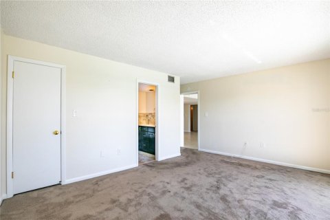 Condo in Mount Dora, Florida, 3 bedrooms № 2148041 - photo 17