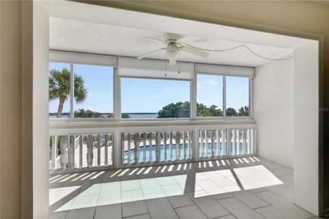 Condo in Mount Dora, Florida, 3 bedrooms № 2148041 - photo 8