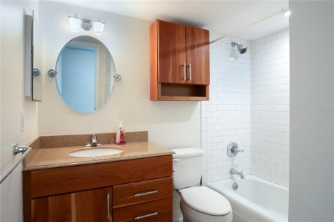 Condo in Mount Dora, Florida, 3 bedrooms № 2148041 - photo 23
