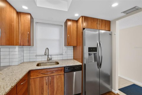 Condo in Mount Dora, Florida, 3 bedrooms № 2148041 - photo 13