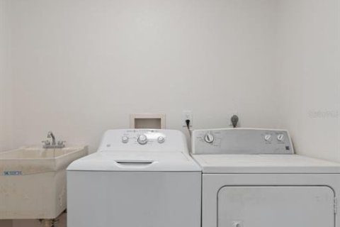 House in New Port Richey, Florida 2 bedrooms, 128.95 sq.m. № 2198573 - photo 18