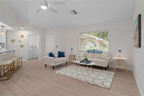 House in New Port Richey, Florida 2 bedrooms, 128.95 sq.m. № 2198573 - photo 4