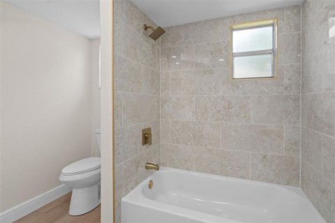 House in New Port Richey, Florida 2 bedrooms, 128.95 sq.m. № 2198573 - photo 16