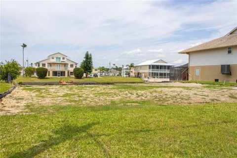Land in Hernando Beach, Florida № 1438744 - photo 1