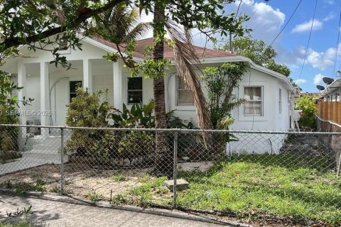 Коммерческая недвижимость в Майами, Флорида 145.3м2 № 2060796