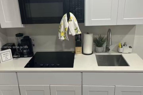 Купить коммерческую недвижимость в Майами, Флорида 145.3м2, № 2060796 - фото 10