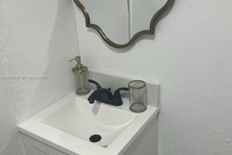 Купить коммерческую недвижимость в Майами, Флорида 145.3м2, № 2060796 - фото 12