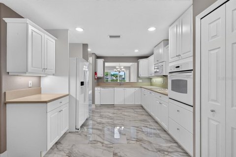 Condo in Port Orange, Florida, 3 bedrooms № 2197857 - photo 6