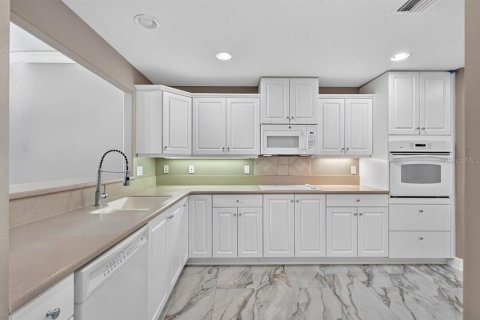 Condo in Port Orange, Florida, 3 bedrooms № 2197857 - photo 5