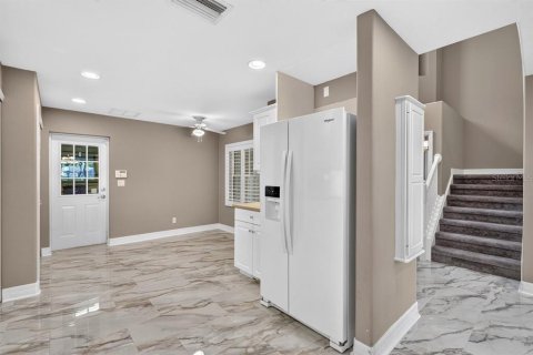 Condo in Port Orange, Florida, 3 bedrooms № 2197857 - photo 9
