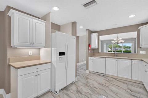Condo in Port Orange, Florida, 3 bedrooms № 2197857 - photo 7