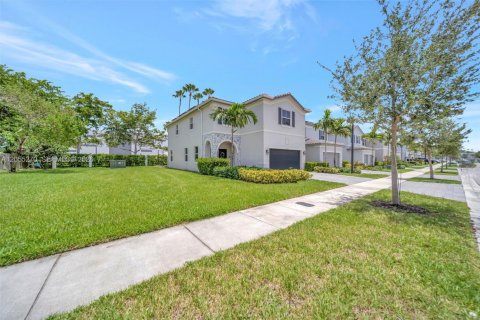 House in Homestead, Florida 4 bedrooms, 246.66 sq.m. № 2185993 - photo 12