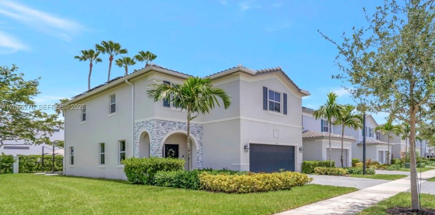 House in Homestead, Florida 4 bedrooms, 246.66 sq.m. № 2185993