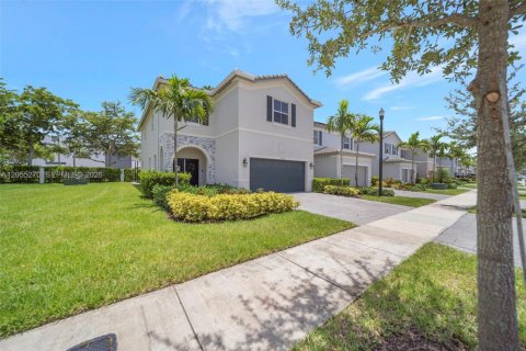 House in Homestead, Florida 4 bedrooms, 246.66 sq.m. № 2185993 - photo 13