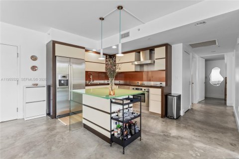 Condo in Miami Beach, Florida, 2 bedrooms  № 2010266 - photo 6