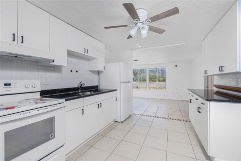 House in Englewood, Florida 2 bedrooms, 109.25 sq.m. № 1657553 - photo 15