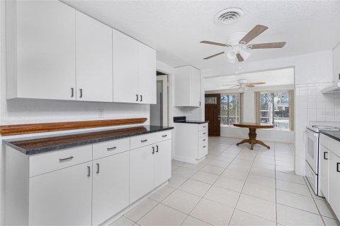 House in Englewood, Florida 2 bedrooms, 109.25 sq.m. № 1657553 - photo 12