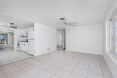 House in Englewood, Florida 2 bedrooms, 109.25 sq.m. № 1657553 - photo 8