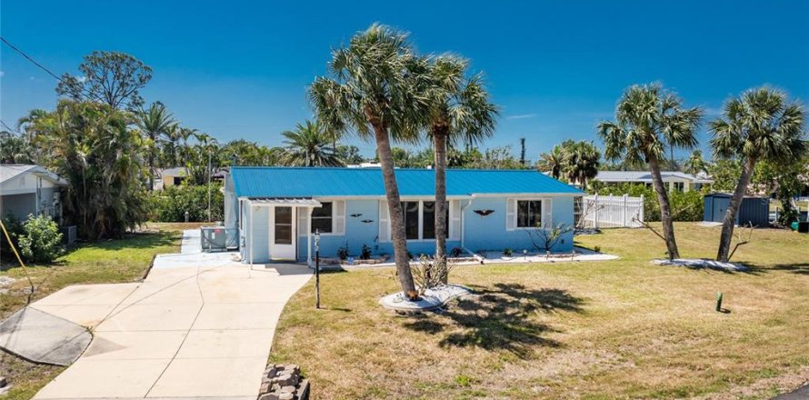 House in Englewood, Florida 2 bedrooms, 109.25 sq.m. № 1657553