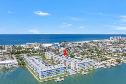 Condo in Saint Pete Beach, Florida, 2 bedrooms № 2339749