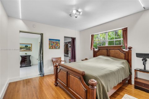 House in Miami, Florida 3 bedrooms, 159.05 sq.m. № 1832266 - photo 12