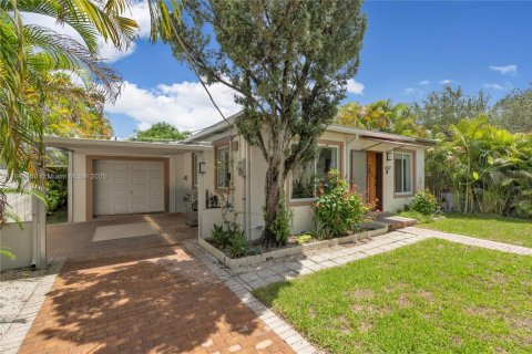 House in Miami, Florida 3 bedrooms, 159.05 sq.m. № 1832266 - photo 2