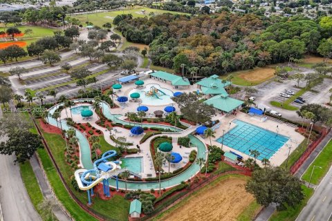 Townhouse in Royal Palm Beach, Florida 2 bedrooms, 134.52 sq.m. № 1988976 - photo 4