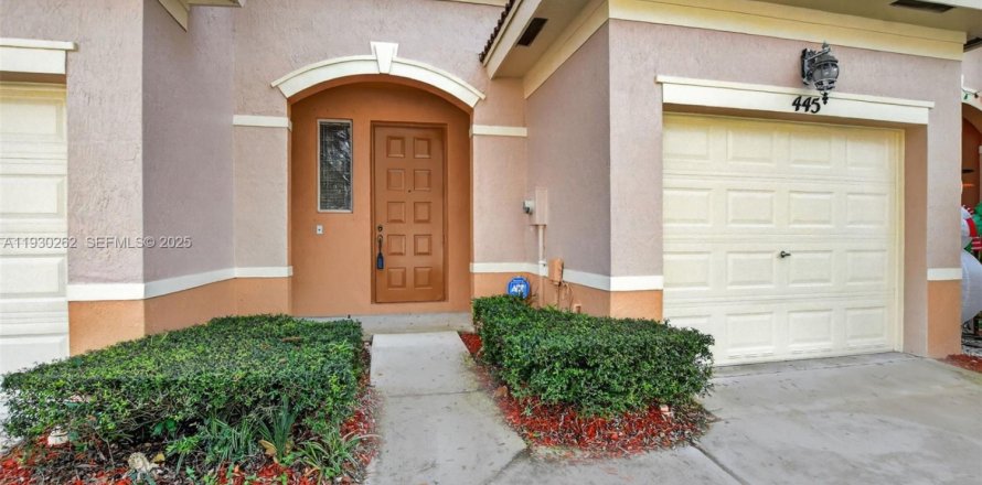 Townhouse in Royal Palm Beach, Florida 2 bedrooms, 134.52 sq.m. № 1988976